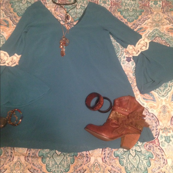 Umgee mini 70s style mini boho bell Sleeve dress - Picture 9 of 9
